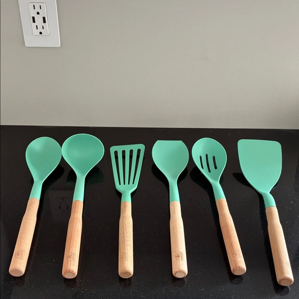 NWOT Green Life Nylon & Wood Kitchen Utensil Set